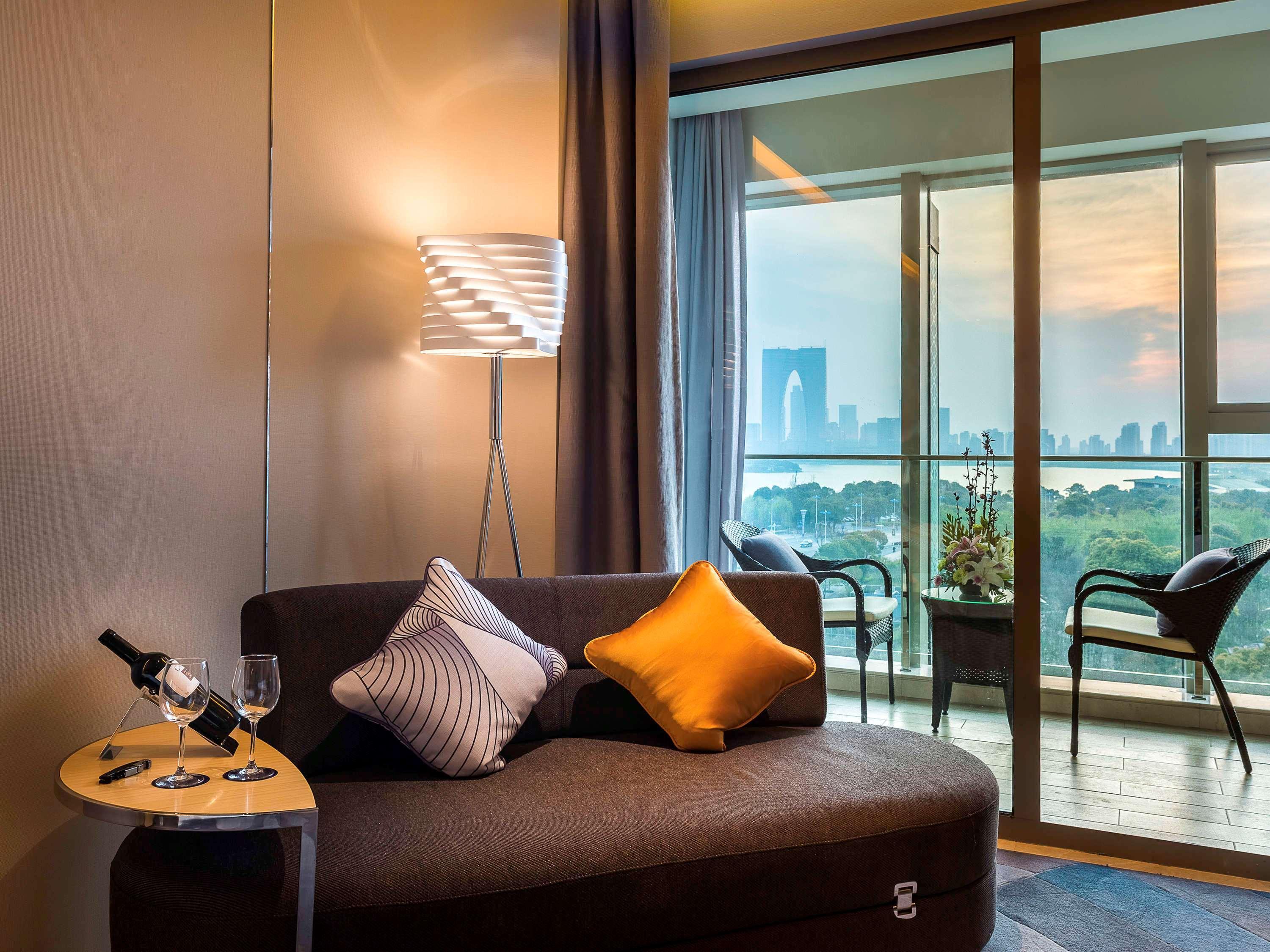 Novotel Jinji Lake Suzhou Sip Exteriör bild