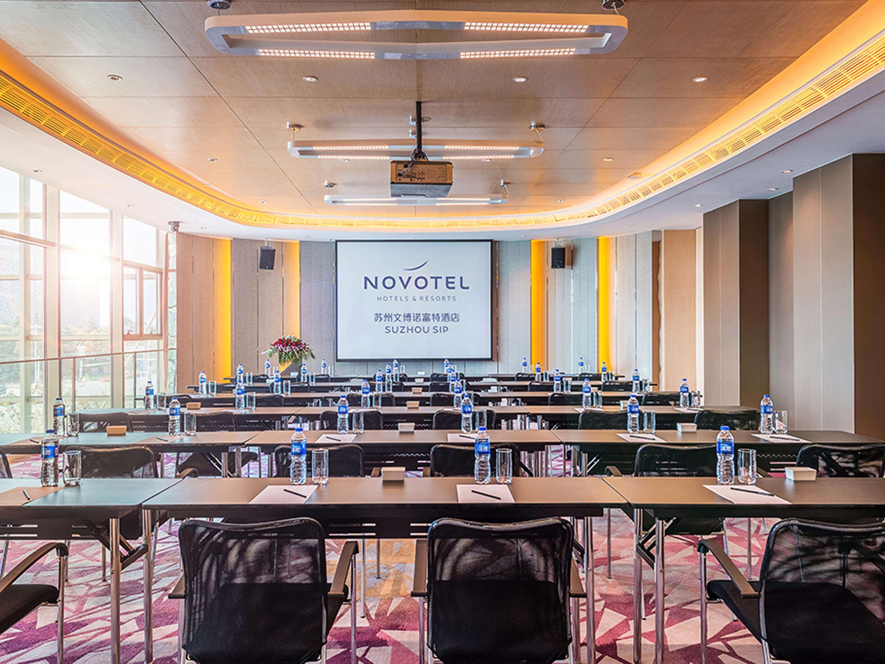 Novotel Jinji Lake Suzhou Sip Exteriör bild